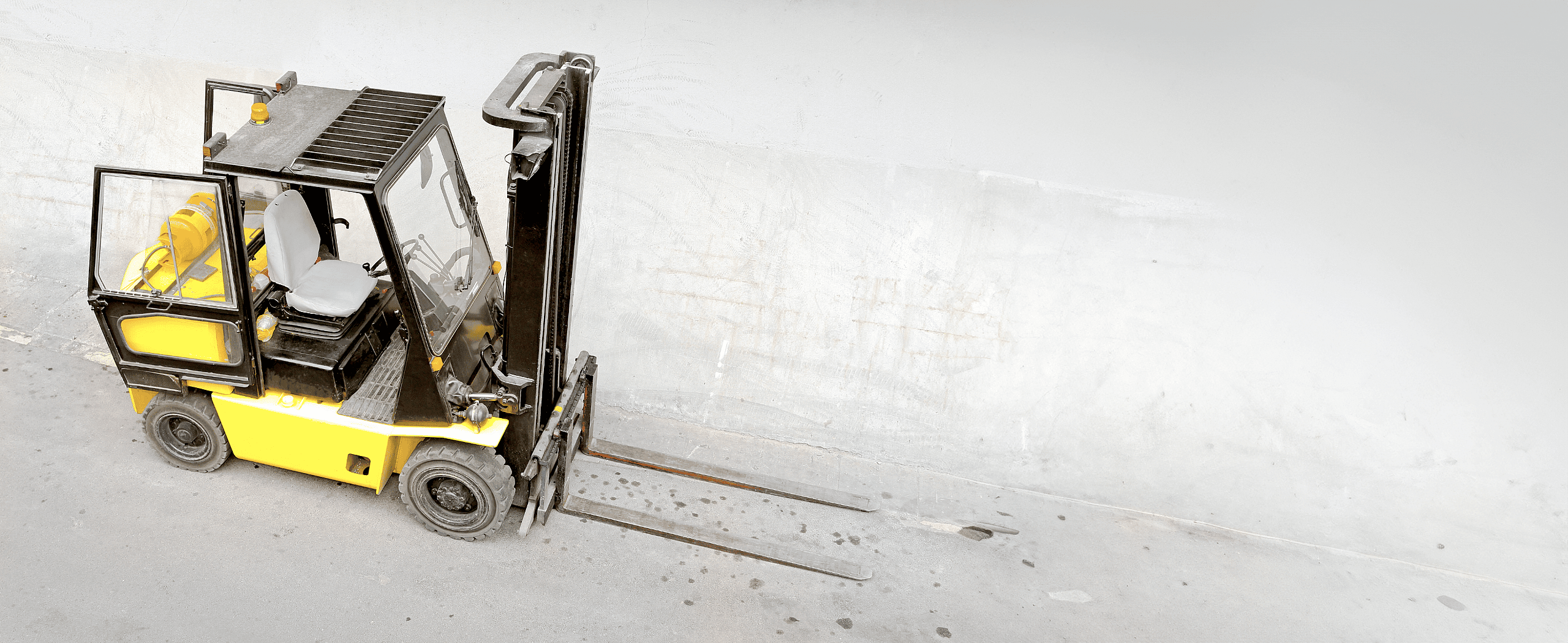 Yellow forklift in a warehouse, showcasing flexible financing options for electric and diesel-powered forklifts to optimise material handling operations.