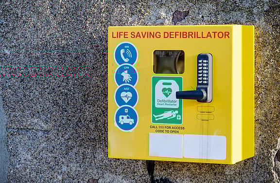 Life-saving defibrillator in a public setting, showcasing grenke's financing options for emergency equipment, including essential tools for critical care and emergency preparedness.