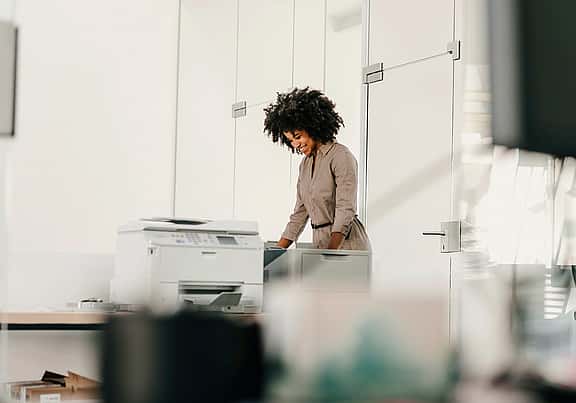 Wide shot of photocopier, emphasizing end-of-lease procedures with 90-day notice requirement, equipment return process, and terms outlined by grenke